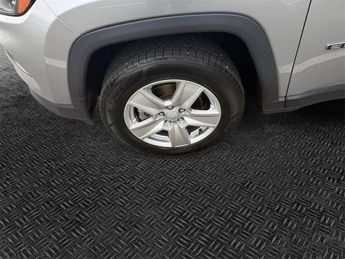 Used 2022 Jeep Compass Latitude w/ Convenience Group image 10