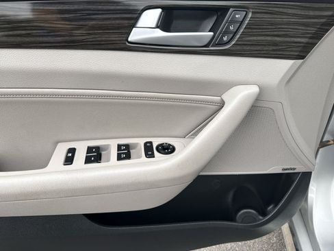 Used 2015 Hyundai Sonata Limited w/ Option Group 05 FWD image 10