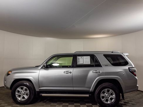 Used 2016 Toyota 4Runner SR5 AWD/4WD image 19