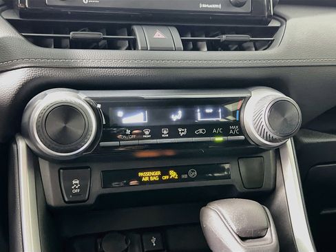 Used 2020 Toyota RAV4 LE FWD image 24