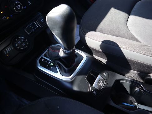 Used 2023 Jeep Renegade Trailhawk image 28