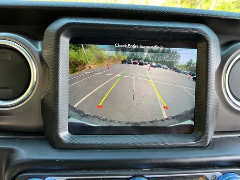 Used 2021 Jeep Wrangler Unlimited Rubicon 4xe w/ Cold Weather Group AWD/4WD image 19