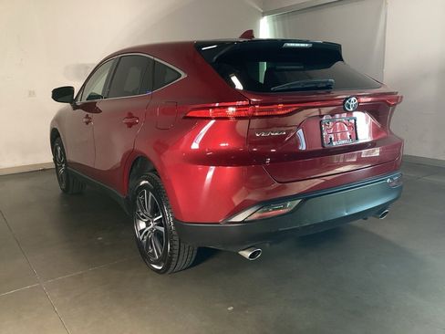 Used 2023 Toyota Venza LE image 9