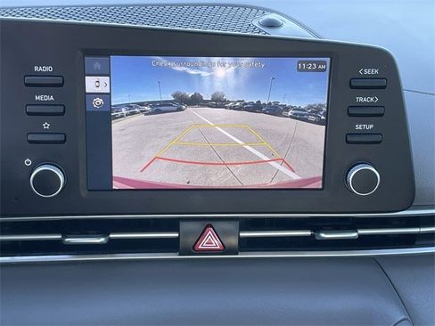 Used 2025 Hyundai Elantra SE image 17