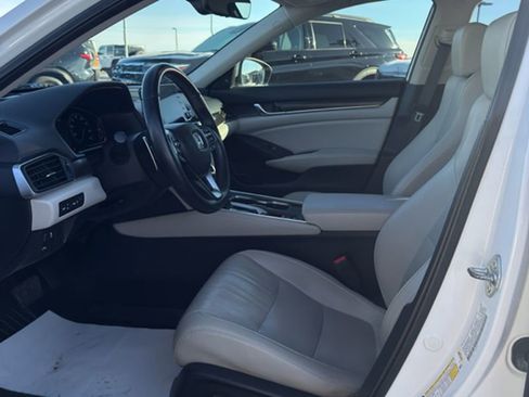 Used 2018 Honda Accord Touring image 10