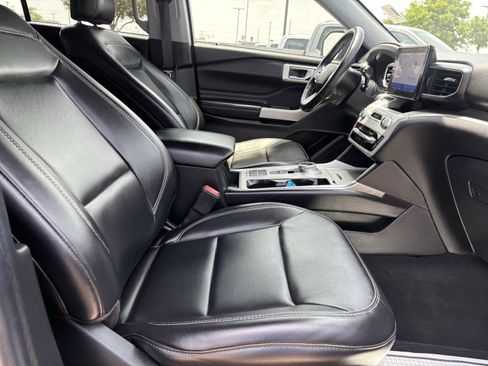 Certified 2022 Ford Explorer XLT w/ Equipment Group 202A RWD image 29