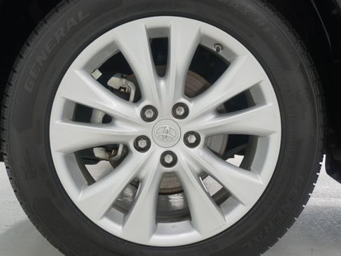 Used 2013 Toyota RAV4 Limited FWD image 29