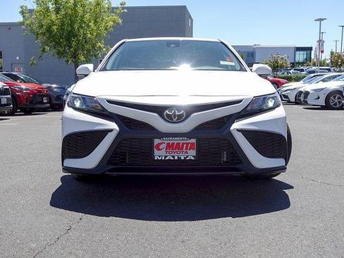 Used 2023 Toyota Camry SE FWD image 3