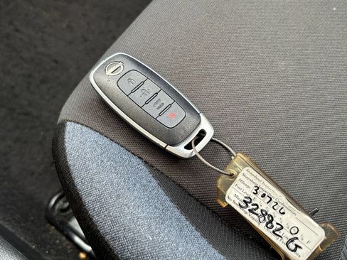 Used 2025 Nissan Versa SV FWD image 17
