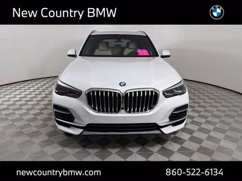 Used 2022 BMW X5 xDrive40i w/ Premium Package AWD/4WD image 2