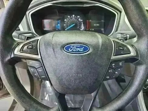 Used 2019 Ford Fusion SE image 12