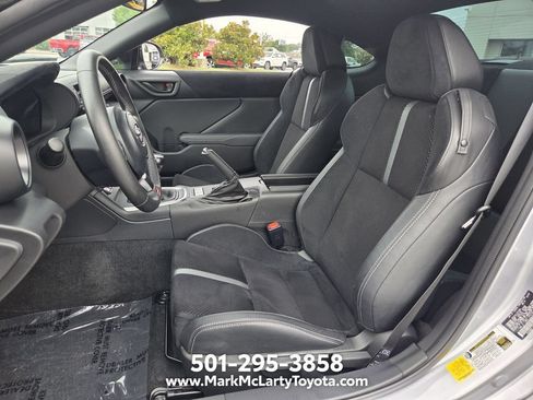Used 2023 Toyota GR86 Premium w/ ALL Weather Mat Package (TMS) RWD image 9