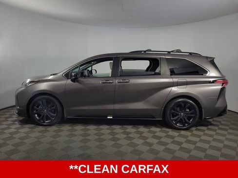 Used 2022 Toyota Sienna XSE image 5