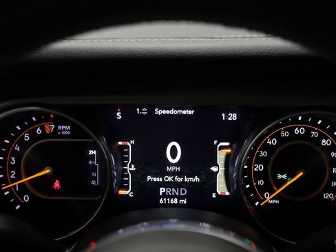 Used 2018 Jeep Wrangler Unlimited Sahara image 8