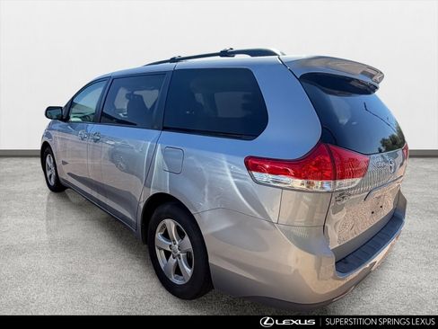 Used 2014 Toyota Sienna LE FWD image 4