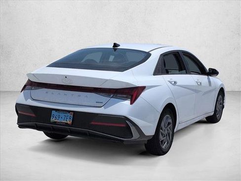 Used 2025 Hyundai Elantra Hybrid FWD image 5