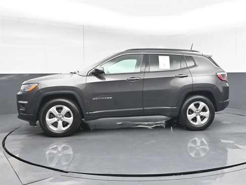 Used 2017 Jeep Compass Latitude w/ Safe & Security Group AWD/4WD image 8