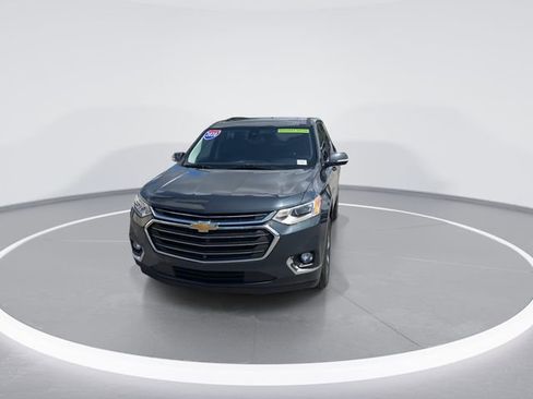Used 2020 Chevrolet Traverse LT w/ LT Premium Package FWD image 2
