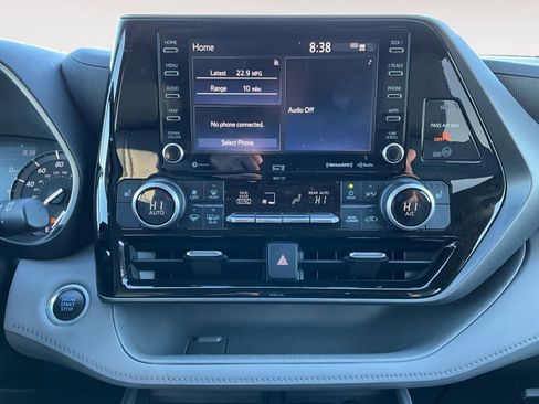 Used 2021 Toyota Highlander XLE image 16