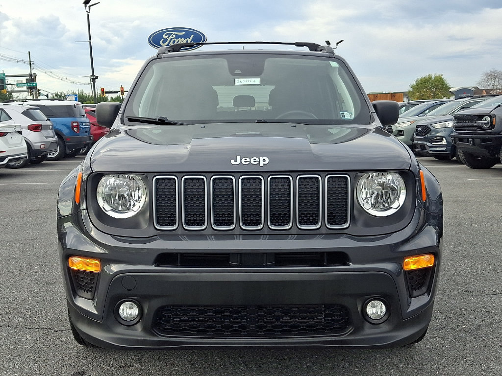 Used 2023 Jeep Renegade Latitude AWD/4WD image 2