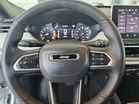 Used 2025 Jeep Compass Limited AWD/4WD image 37