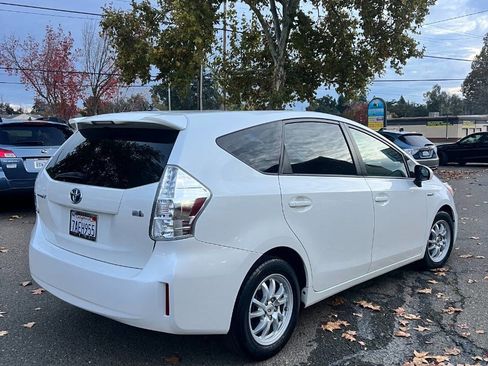 Used 2013 Toyota Prius V Two image 5