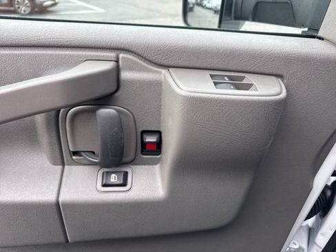 Used 2025 Chevrolet Express 3500 w/ Power Convenience Package RWD image 12