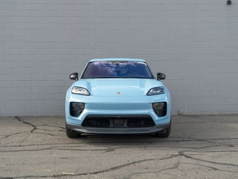 Certified 2025 Porsche Macan Electric image 10