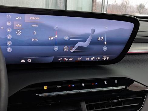 Used 2025 Buick Enclave Avenir w/ Super Cruise Package image 32