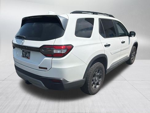 Used 2024 Honda Pilot TrailSport image 7
