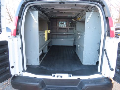 Used 2015 Chevrolet Express 2500 image 10