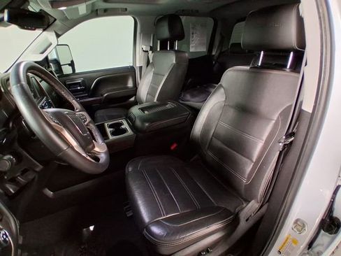 Used 2018 GMC Sierra 2500 Denali w/ Duramax Plus Package AWD/4WD image 10