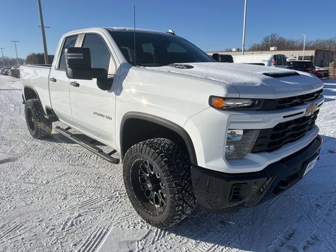 Used 2025 Chevrolet Silverado 2500 Custom w/ Custom Value Package image 5