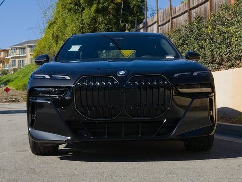 New 2026 BMW 740i w/ Premium Package image 3