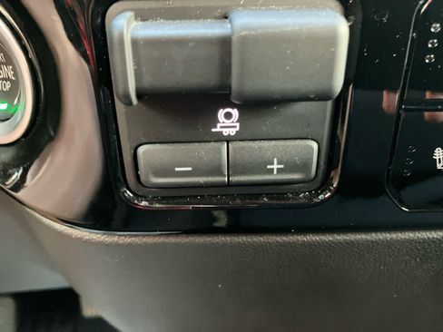 Used 2025 GMC Sierra 1500 SLE AWD/4WD image 30
