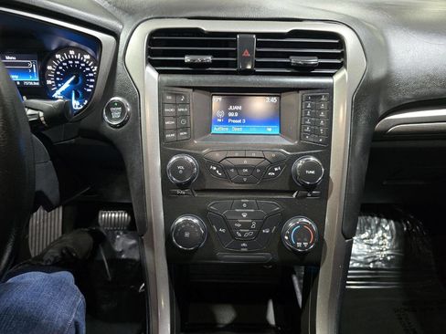 Used 2017 Ford Fusion SE image 35