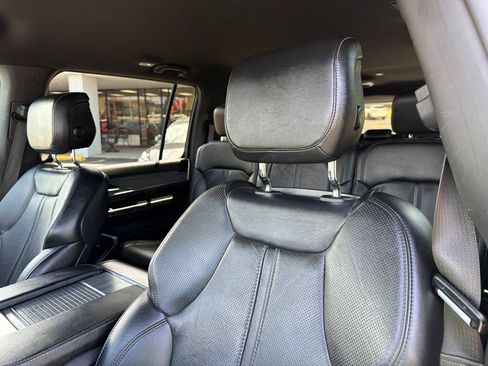 Used 2023 Jeep Wagoneer L Series II AWD/4WD image 22