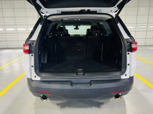 Used 2020 Chevrolet Traverse LT w/ LT Premium Package FWD image 11
