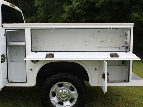 Used 2012 Ford F350 XLT w/ XLT Interior Pkg image 5