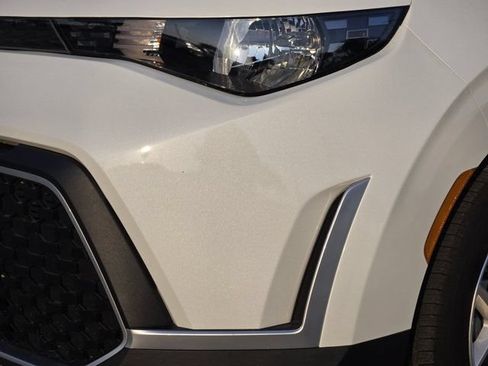 Certified 2025 Kia Soul LX w/ LX Technology Package FWD image 9