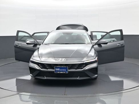 Certified 2024 Hyundai Elantra SE image 31