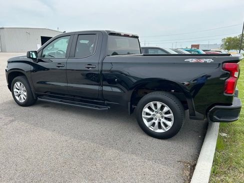 Used 2020 Chevrolet Silverado 1500 Custom w/ Custom Value Package AWD/4WD image 9