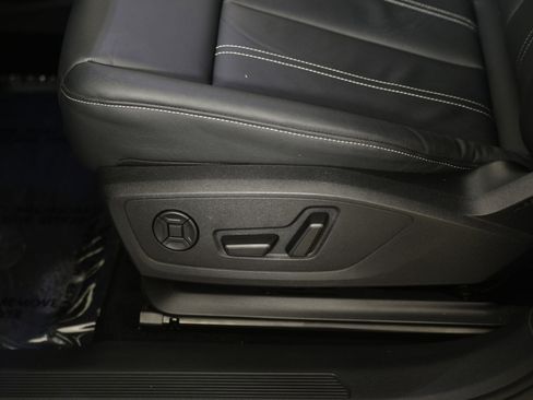 Used 2025 Audi Q4 e-tron Premium Plus w/ Premium Plus image 26