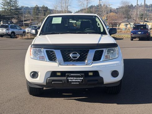 Used 2013 Nissan Frontier SV image 2