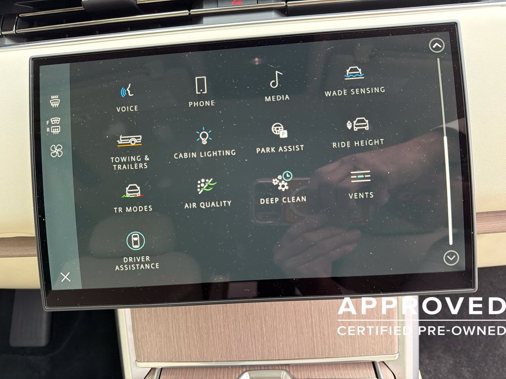 Used 2025 Land Rover Range Rover SE AWD/4WD image 25