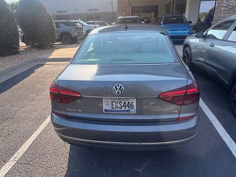Used 2018 Volkswagen Passat 2.0T SE FWD image 4
