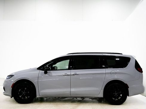 New 2026 Chrysler Pacifica Limited w/ S Appearance Package AWD/4WD image 6