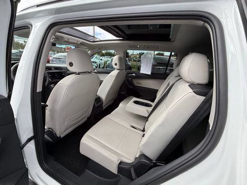 Used 2021 Volkswagen Tiguan SE w/ Panoramic Sunroof Package FWD image 11