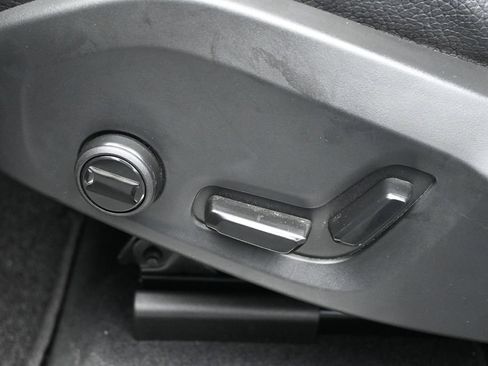 Used 2025 Volvo XC60 B5 Plus AWD/4WD image 10
