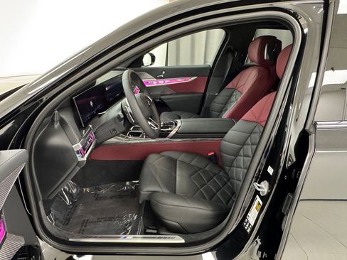 Used 2025 BMW 740i xDrive image 10